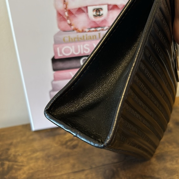 Valentino EUC black leather clutch - Picture 4 of 7